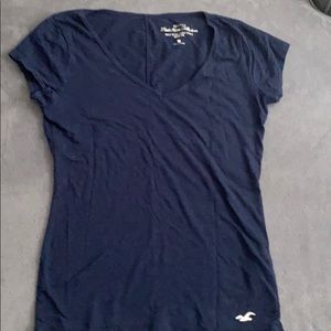 Hollister navy blue T-shirt